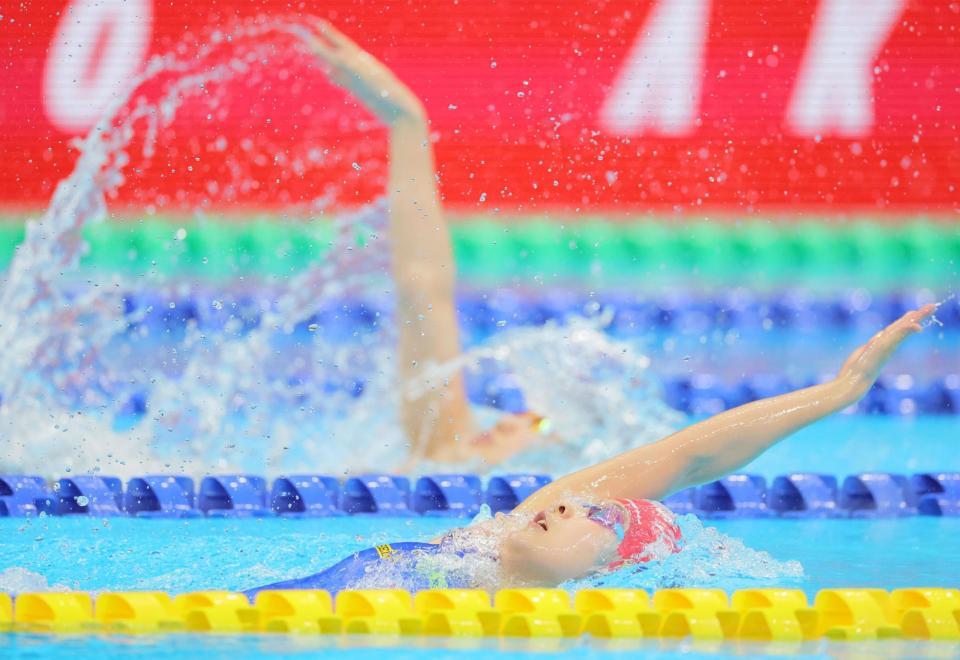 　力泳する成田実生（撮影・吉澤敬太）