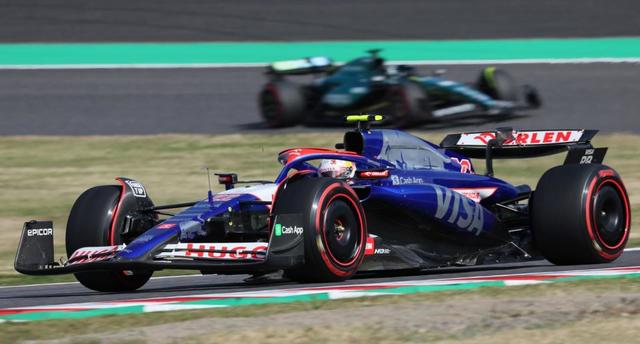 F1日本GP、特別カラーのヘルメット多数！ 母国角田に王者