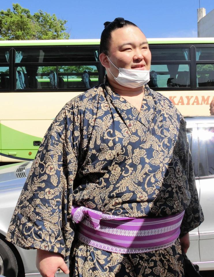 　負傷した右膝の状態を説明する朝乃山