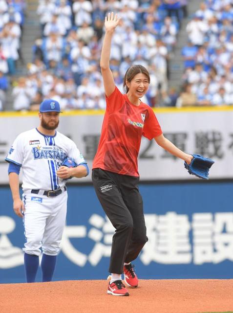 始球式へのリスペクト感じる」“10頭身”木村沙織さんの一球に巨人1番