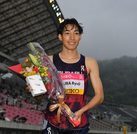 　男子３０００メートル障害で優勝した三浦龍司（撮影・中田匡峻）