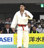 　全日本選手権の初戦でまさかの一本負けを喫し、ぼうぜんとする飯田健太郎