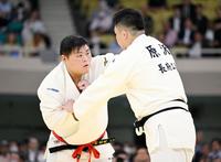 　決勝で原沢久喜を破り、初優勝を果たした中野寛太