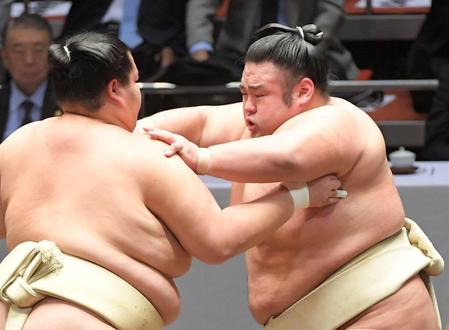 貴景勝が大関陣３人と１勝５敗　ひさびさ実戦稽古「できるだけよくしてやっていくしかない」　慢性首痛に加えて春場所で大胸筋負傷