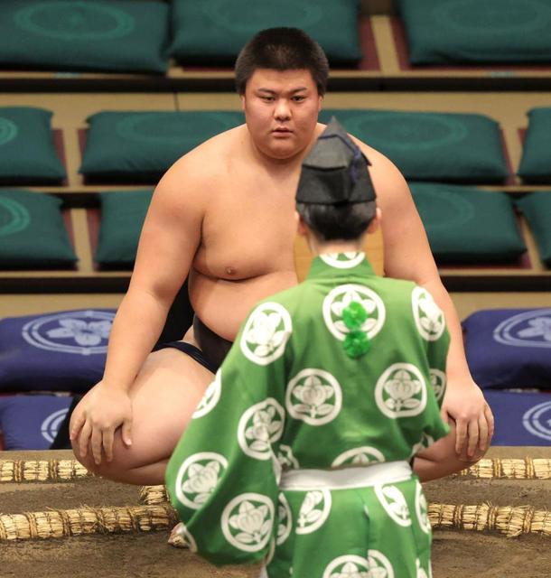 昨年の学生横綱・草野が白星デビュー「所作とかのことで緊張」も「相撲