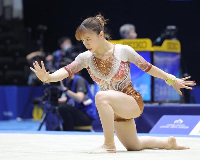 杉原愛子「やってもうたなあ」 段違い平行棒痛恨落下で5位 逆転五輪