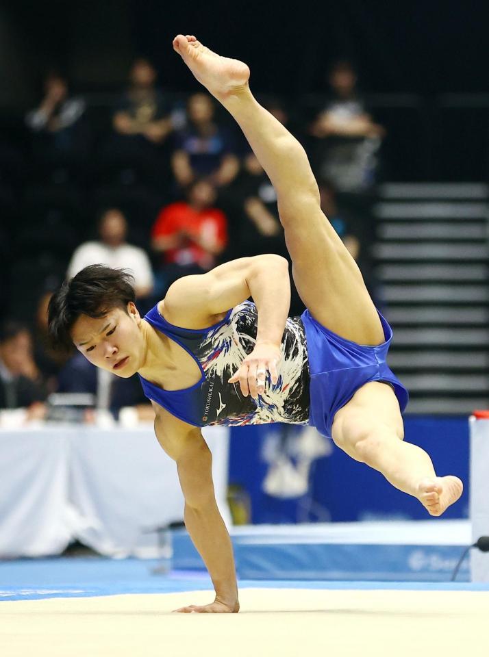 　岡慎之助の床運動