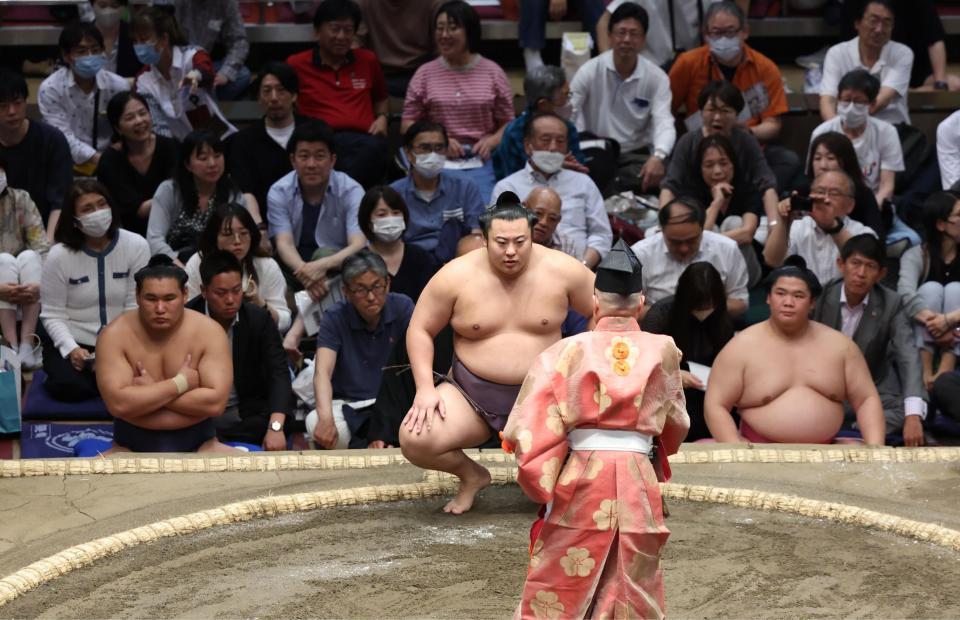 　霧島の休場で不戦勝の翔猿（撮影・金田祐二）