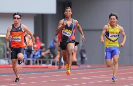 　男子１００Ｍ決勝　力走するサニブラウン・ハキーム（中央）（撮影・吉澤敬太）