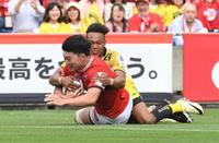 　後半、トライを決めるＢＬ東京・佐々木（撮影・佐々木彰尚）