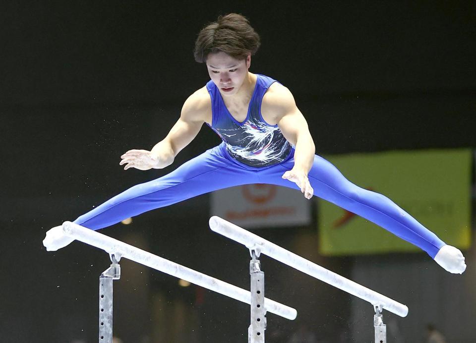 　岡慎之助の平行棒