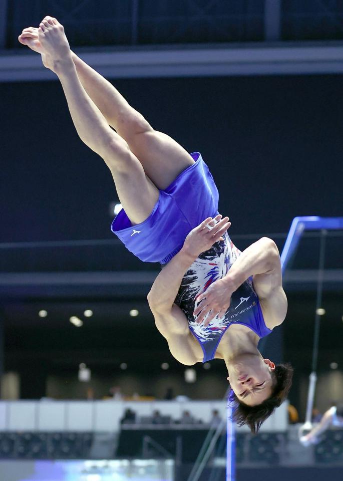 　岡慎之助の床運動