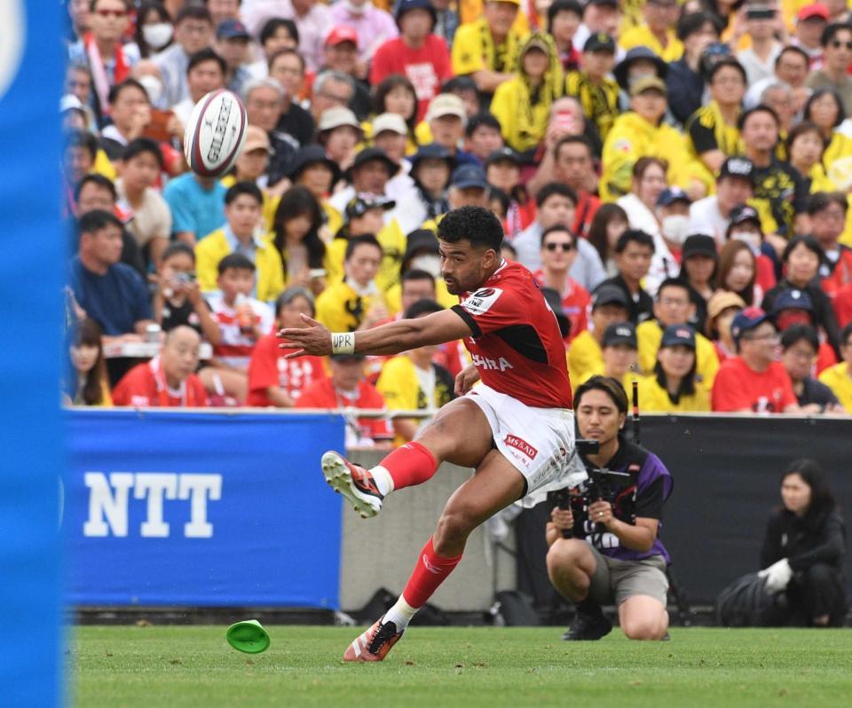 　後半、ゴールを決めるＢＬ東京のリッチー・モウンガ（撮影・佐々木彰尚）