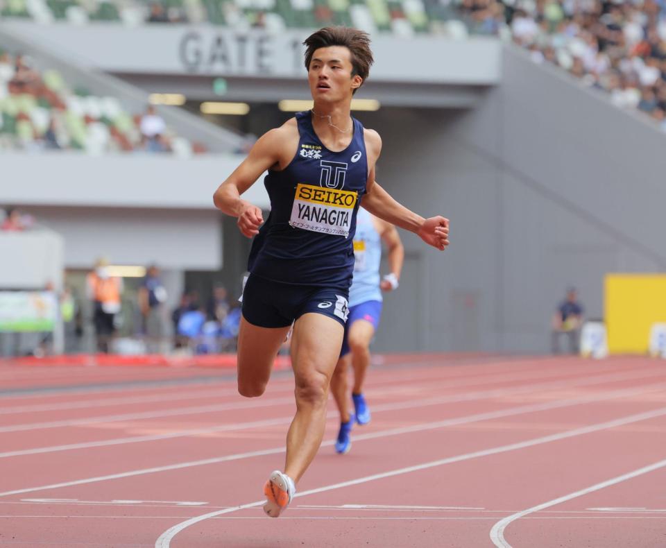 　男子１００メートル決勝で１位でゴールした柳田大輝（撮影・吉澤敬太）