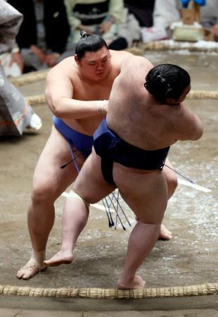 大相撲、大の里ら３人が２敗首位　１差に琴桜ら７人