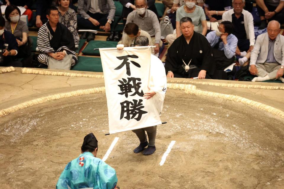 　水戸龍が休場。不戦勝で一山本が勝つ