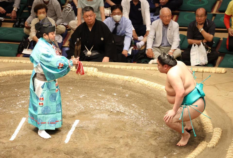 　水戸龍が休場。不戦勝で一山本が勝つ