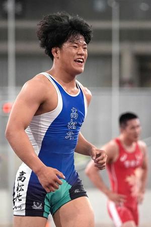 　男子グレコローマン８２キロ級で優勝し喜ぶ吉田泰造