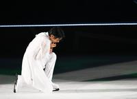 　幻想的な演技を披露する羽生結弦さん（撮影・堀内翔）