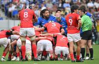 　後半から出場した埼玉・堀江翔太（中央）＝撮影・伊藤笙子