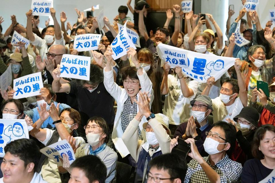 　大の里が初優勝を決め、歓喜する地元・石川県津幡町の住民ら