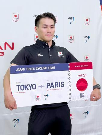 　自転車トラック種目のパリ五輪代表が決まり、笑顔の太田海也＝２９日、静岡県伊豆市