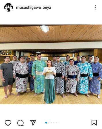 　武蔵川部屋の公式インスタグラム（ｍｕｓａｓｈｉｇａｗａ＿ｂｅｙａ）より