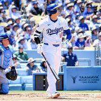 　現地１６日のロイヤルズ戦で１８号を放つ大谷翔平（ロサンゼルス・ドジャース提供）