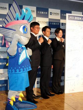 　パリ五輪へ出場する（左から）アーチェリー日本代表の古川高晴、中西絢哉、野田紗月