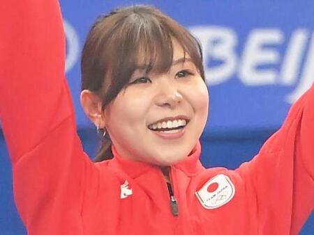 五輪沸かせたカーリング娘がプロレス参戦！？身長差凄っ　小柄な２人がリング上でムッキムキのレスラーとニッコリ「楽しかった！」