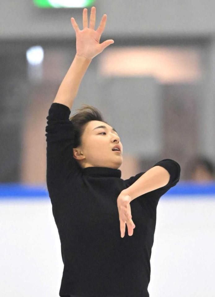 　新シーズンに向け練習する坂本花織（撮影・石井剣太郎）