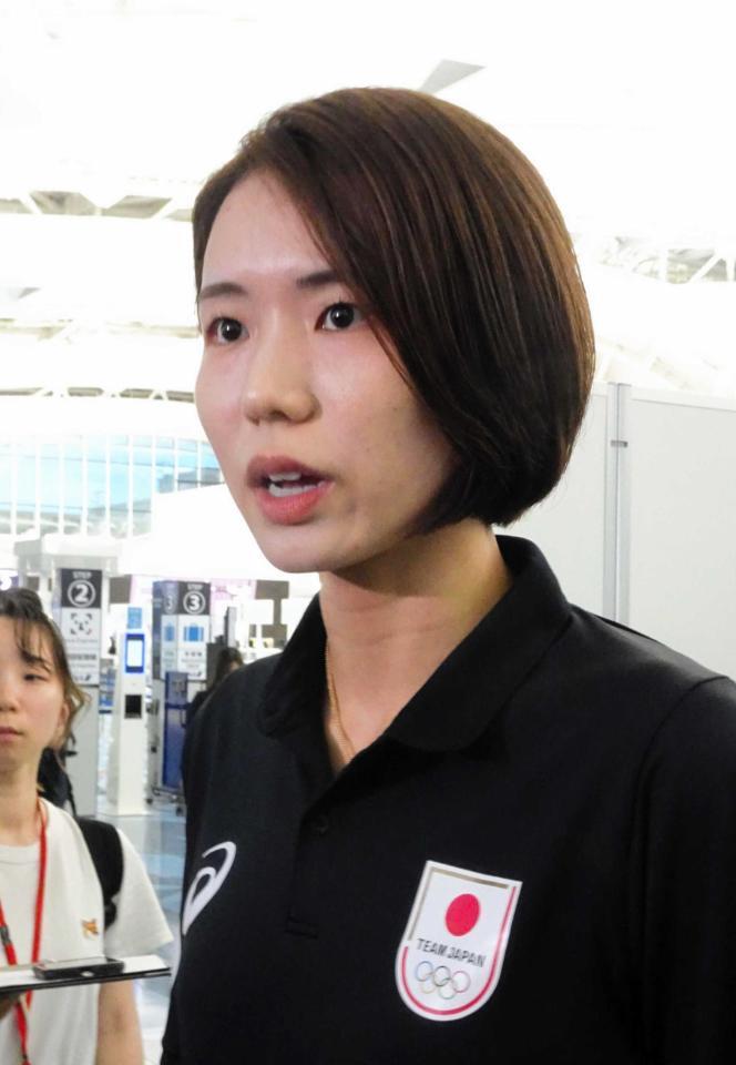 　パリ五輪への出発前に取材に応じたバレーボール女子・日本代表の古賀