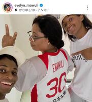 　馬瓜エブリンのインスタグラム（ｅｖｅｌｙｎ＿ｍａｗｕｌｉ）より