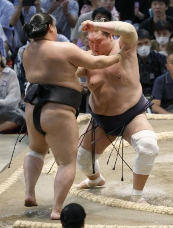 １横綱３大関が安泰　照ノ富士連勝、大の里は２連敗