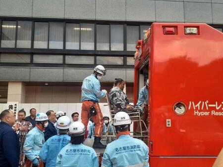 　特殊災害対応車で搬送される朝乃山