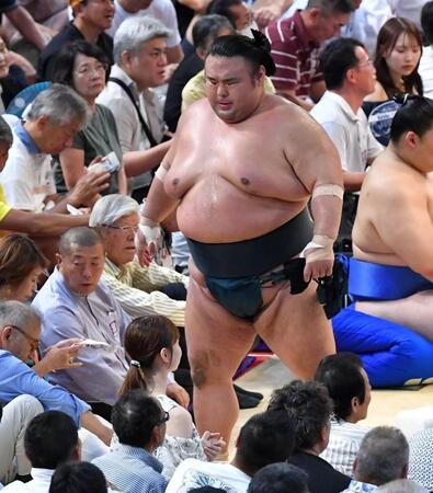 【動画】一瞬ホンネがちらっ、「負けは負け」貴景勝が軍配差し違えで