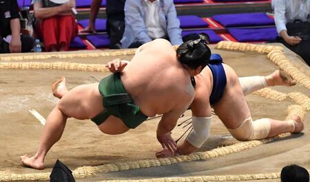 名古屋場所　十両で珍事　計４番で物言い　２番で取り直し、２番で差し違え　館内騒然、ＮＨＫ実況も「なんと」