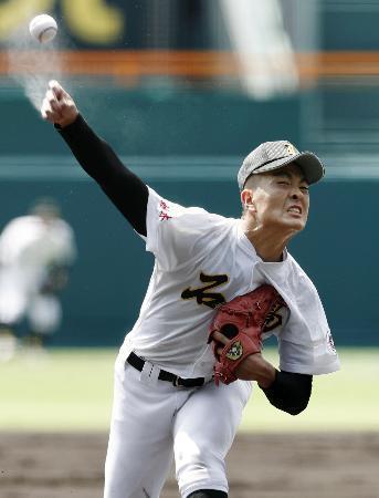 　聖和学園戦に先発した石橋・入江＝甲子園