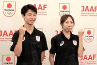 　帰国したパリ五輪マラソン代表の（左から）赤崎暁、鈴木優花