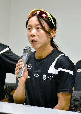 　記者会見するスピードスケート女子の高木美帆＝２２日、北海道帯広市