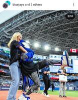 　始球式に登場したマッキントッシュ。ブルージェイズのインスタグラム（ｂｌｕｅｊａｙｓ）より