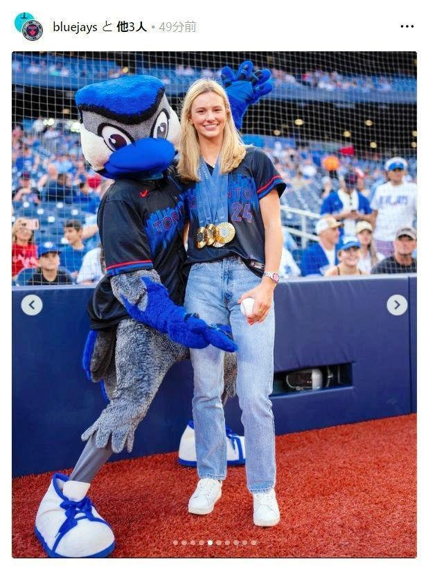 　始球式に登場したマッキントッシュ。ブルージェイズのインスタグラム（ｂｌｕｅｊａｙｓ）より