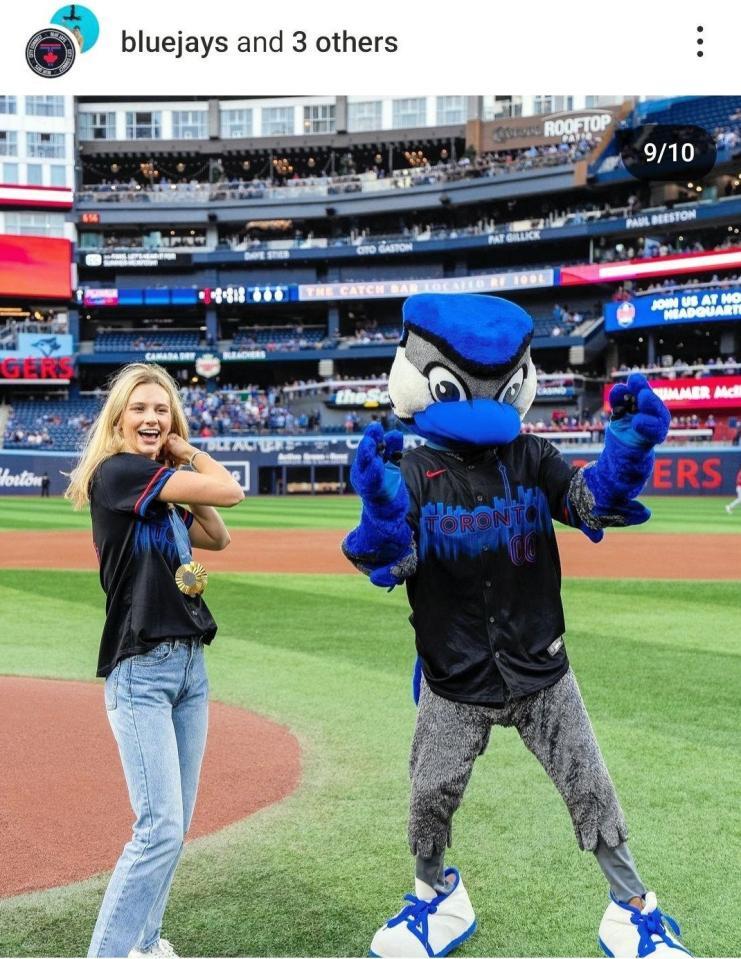 　始球式に登場したマッキントッシュ。ブルージェイズのインスタグラム（ｂｌｕｅｊａｙｓ）より