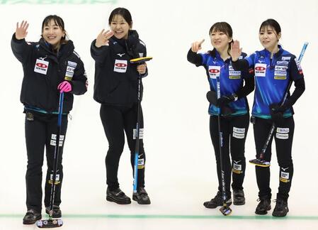 　ロコ・ソラーレ（左から）藤沢五月、吉田知那美、鈴木夕湖、吉田夕梨花＝１月撮影