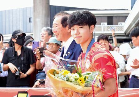 体操の岡選手に岡山県民栄誉賞　「前向きな気持ちが金メダルに」