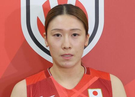 女子バレー・石川真佑　イタリアへ向け出国報告で応援殺到　日焼け肌＆キラキラ金髪も好評