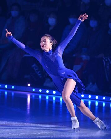 　あでやかなパフォーマンスで魅了する村元哉中さん（撮影・園田高夫）