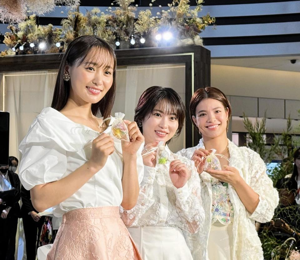 　イベントで共演した（左から）菅井友香、志田未来、阿部詩