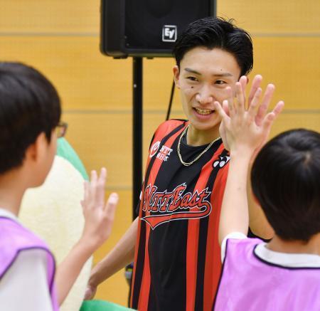 バド桃田が中学生にエール送る 「この経験生かして世界に」