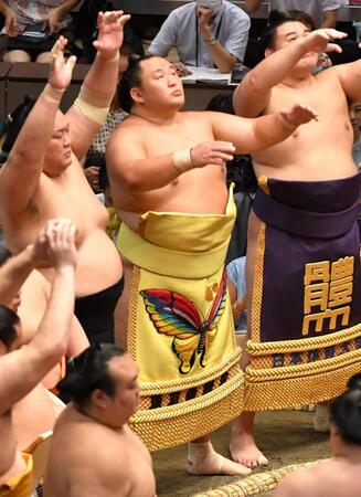 史上最多連続出場の３９歳玉鷲、報道陣の数に驚き「すごい人だな」足かけ２０年無休で１６３０回「頑張ってきて良かった」